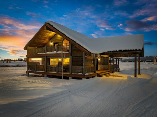 Luxury Lake Lodge | Hot Tub - Game Room - Fire Pit