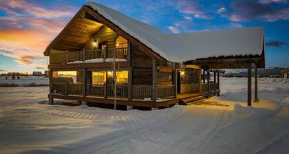 Luxury Lake Lodge | Hot Tub - Game Room - Fire Pit