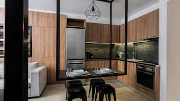 Portico Gate | Private kitchen | Full-sized fridge, microwave, oven, stovetop