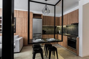 Portico Gate | Cozinha privada | Geladeira grande, micro-ondas, fogão, cooktop