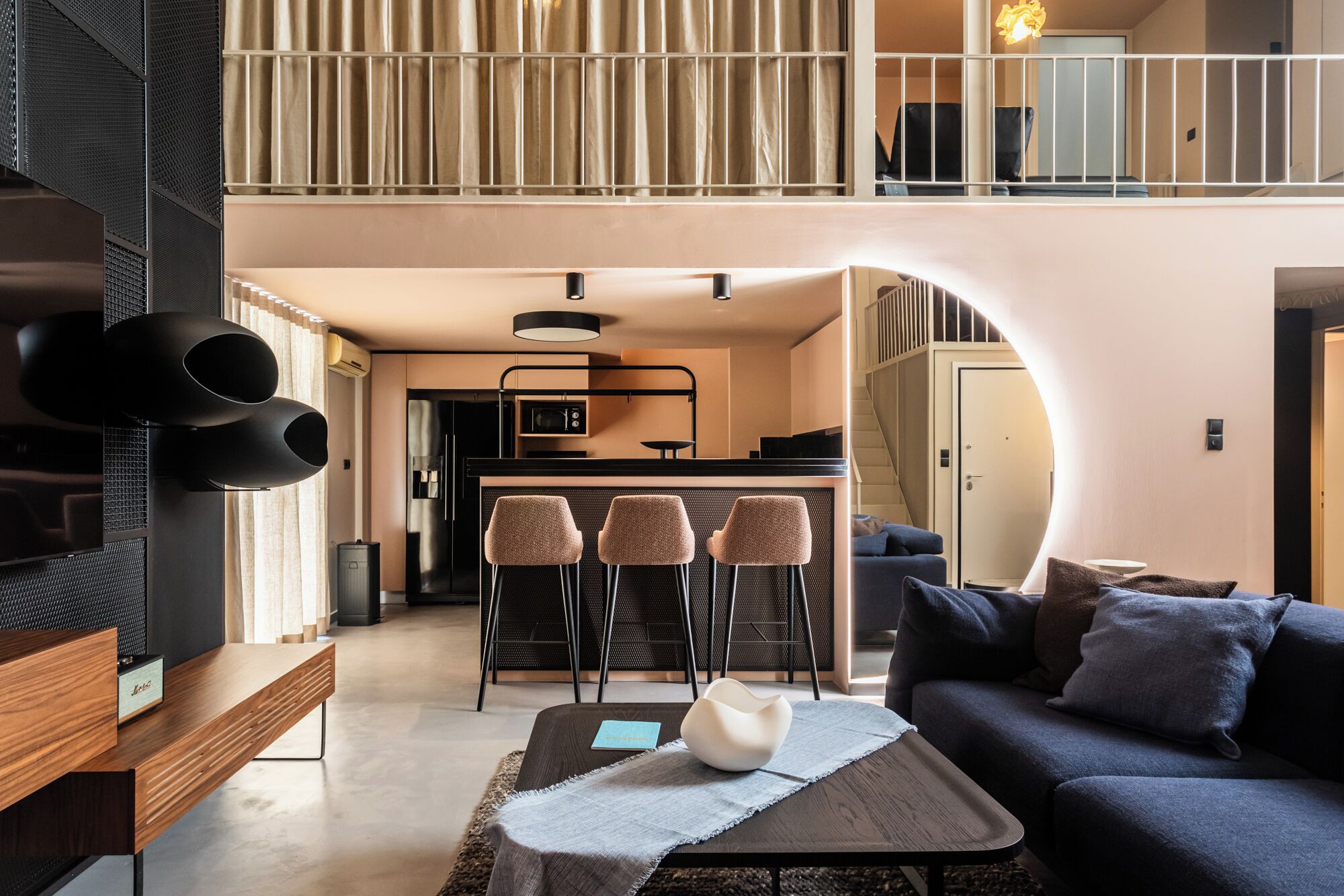 Expansive Gate | Living area