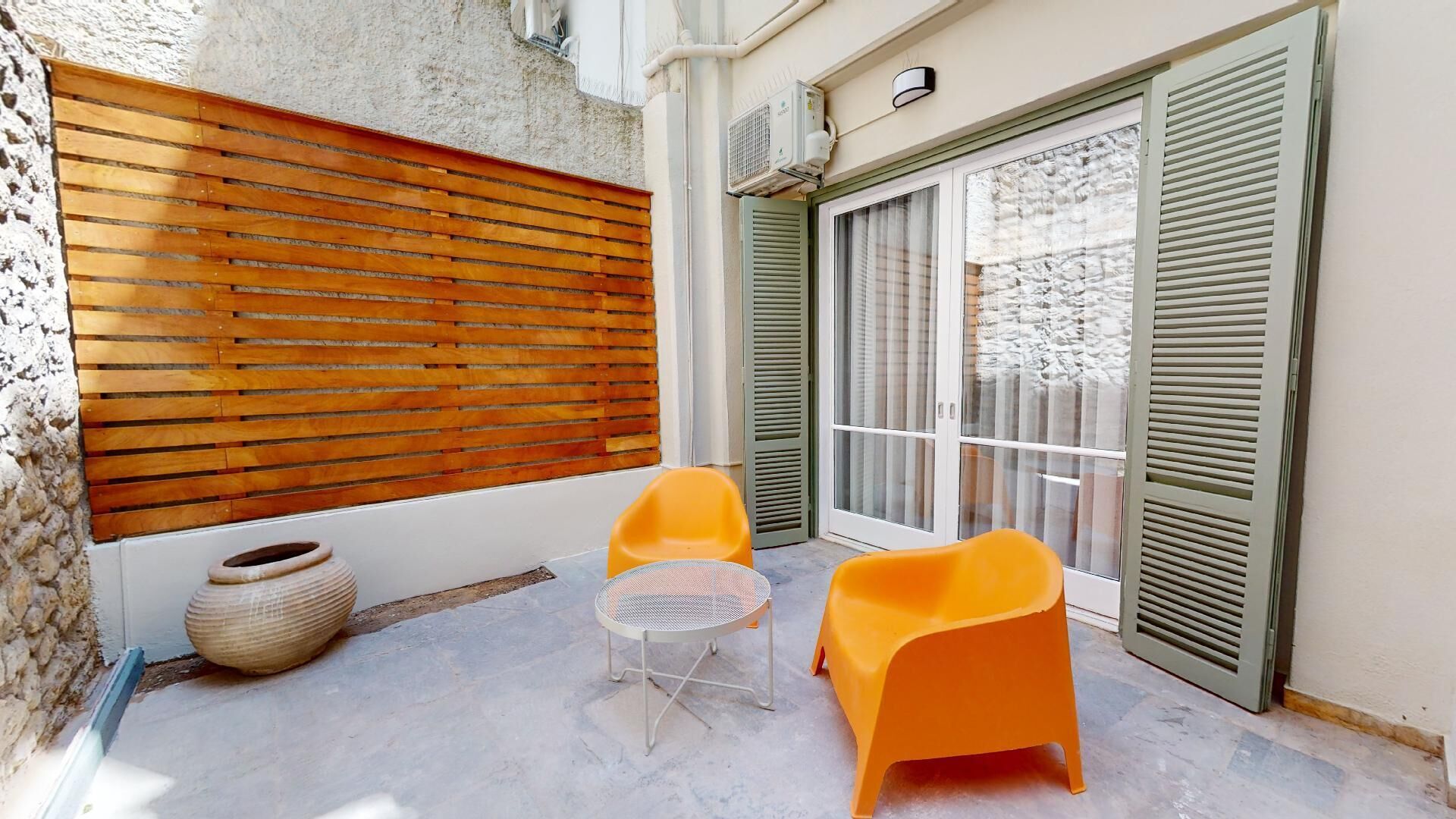 Landmark Gate | Terrace/patio