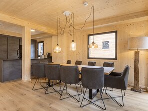 Dining - Superior #17 mit Sauna & Hot Tub by Interhome (Turracher Höhe)