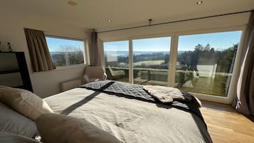 4 bedrooms, iron/ironing board