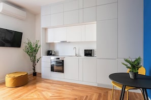MIXT Blend 1-bed | Private kitchen | Full-sized fridge, stovetop, dishwasher, electric kettle