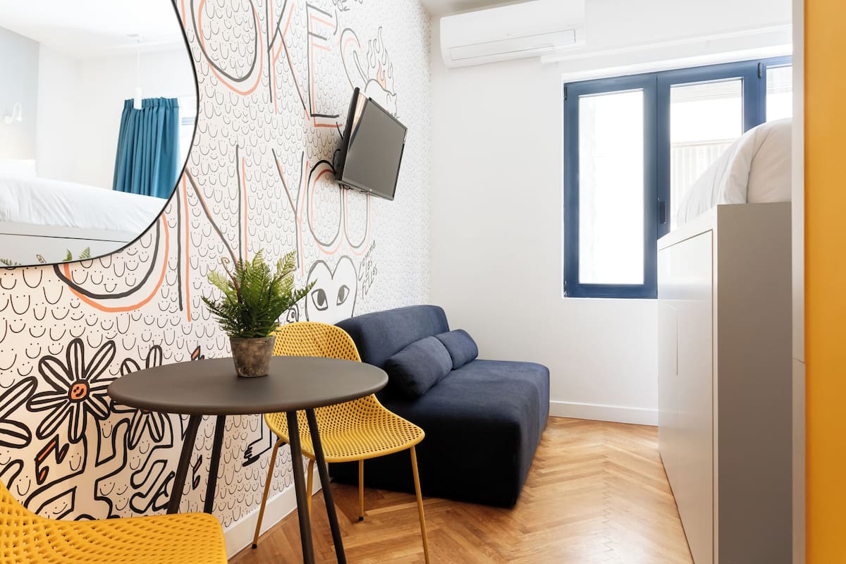 MIXT Vibe studio | Area soggiorno | TV a schermo piatto