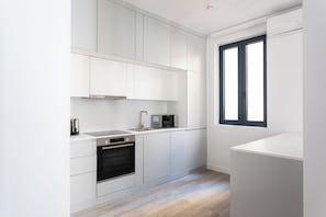 MIXT Pop 1-bed | Private kitchen | Full-sized fridge, stovetop, dishwasher, electric kettle