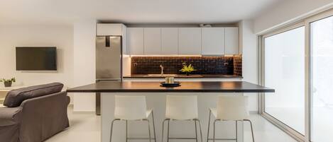 Junior Apartment, Patio (12310001) | Private kitchen | Full-sized fridge, microwave