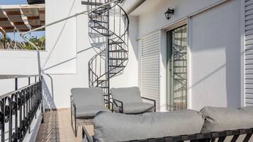 Executive Apartment | Terrace/patio