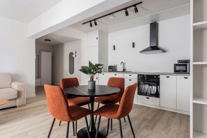 Comfort-Apartment | Wohnbereich | 43-Zoll-Flachbildfernseher mit Digitalempfang