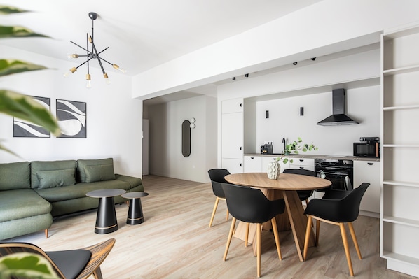 Classic-Apartment | Wohnbereich | 43-Zoll-Flachbildfernseher mit Digitalempfang