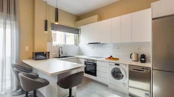 Snug Retreat | Cuisine privée | Grand réfrigérateur, micro-ondes, four, plaque de cuisson