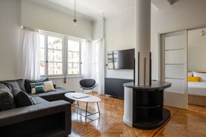 Met Marthas | Área de estar | TV de tela plana 43 polegadas com canais digitais