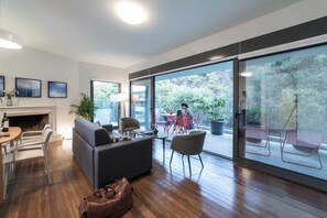 Hill Reflection | View from room - The Hill by Zoia Living (Athens)