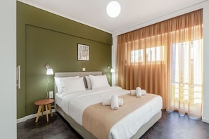 OneZeroTwo Multiple | Laptop workspace, iron/ironing board, free WiFi, bed sheets - OneZeroTwo by Zoia Living (Athens)