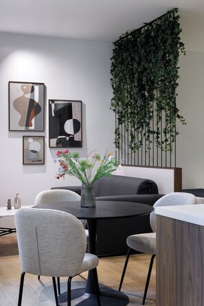 MoRe Tranquil | In-room dining - MoRe by Zoia Living (Athens)