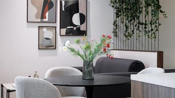 MoRe Tranquil | In-room dining
