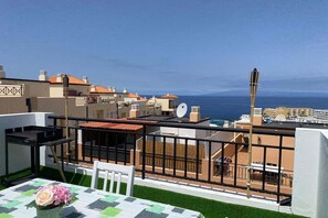 Outdoor dining - Apartment in Tenerife with Sea Views (Callao Salvaje, Adeje)