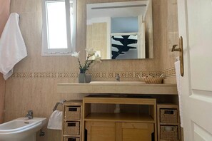 Bathroom - Apartment in Tenerife with Sea Views (Callao Salvaje, Adeje)