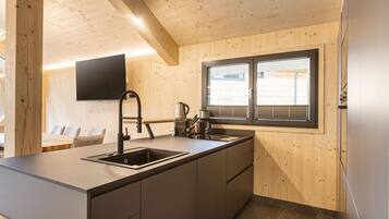 Kühlschrank, Mikrowelle, Ofen, Geschirrspüler