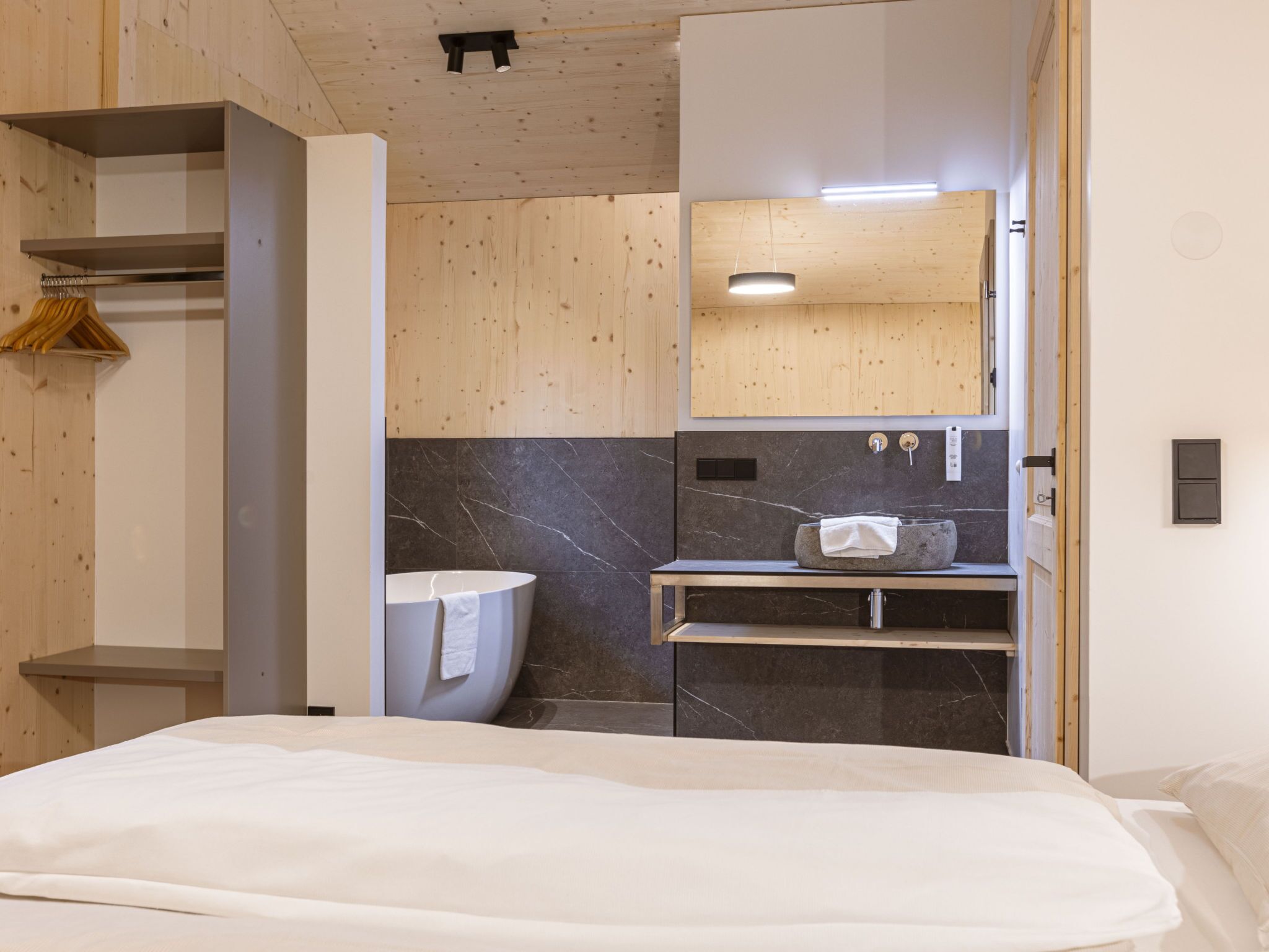 4 室のベッドルーム、WiFi