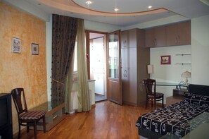 3 bedrooms, iron/ironing board, Internet, bed sheets