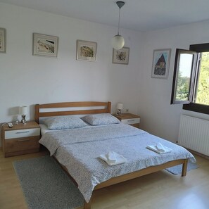 3 bedrooms, WiFi - Welcome to Green Heaven, a 3-bedroom retreat in Zagorje, perfect for relaxation! (Gornjaki)
