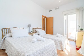 4 Schlafzimmer, Bügeleisen/Bügelbrett, kostenloses WLAN