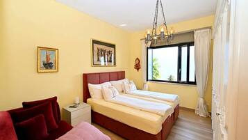 3 bedrooms, desk, free WiFi, bed sheets