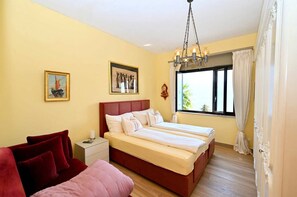 3 bedrooms, desk, free WiFi, bed sheets
