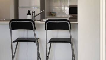 雪櫃、微波爐、焗爐、爐具