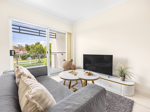 Walk to everything! Modern 2Beds Apt w/ EasyAccess