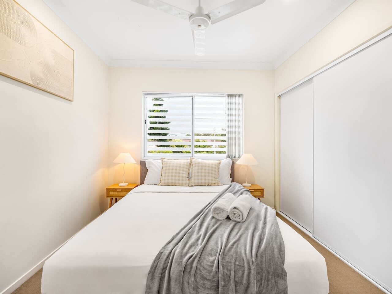 1 dormitorio, tabla de planchar con plancha, wifi y ropa de cama