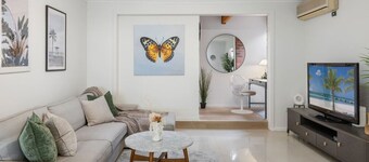 Cozy Comfort: 4BR near Malls and Transport!