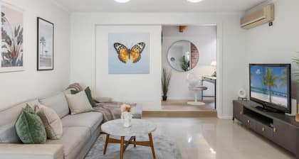 Cozy Comfort: 4BR near Malls and Transport!