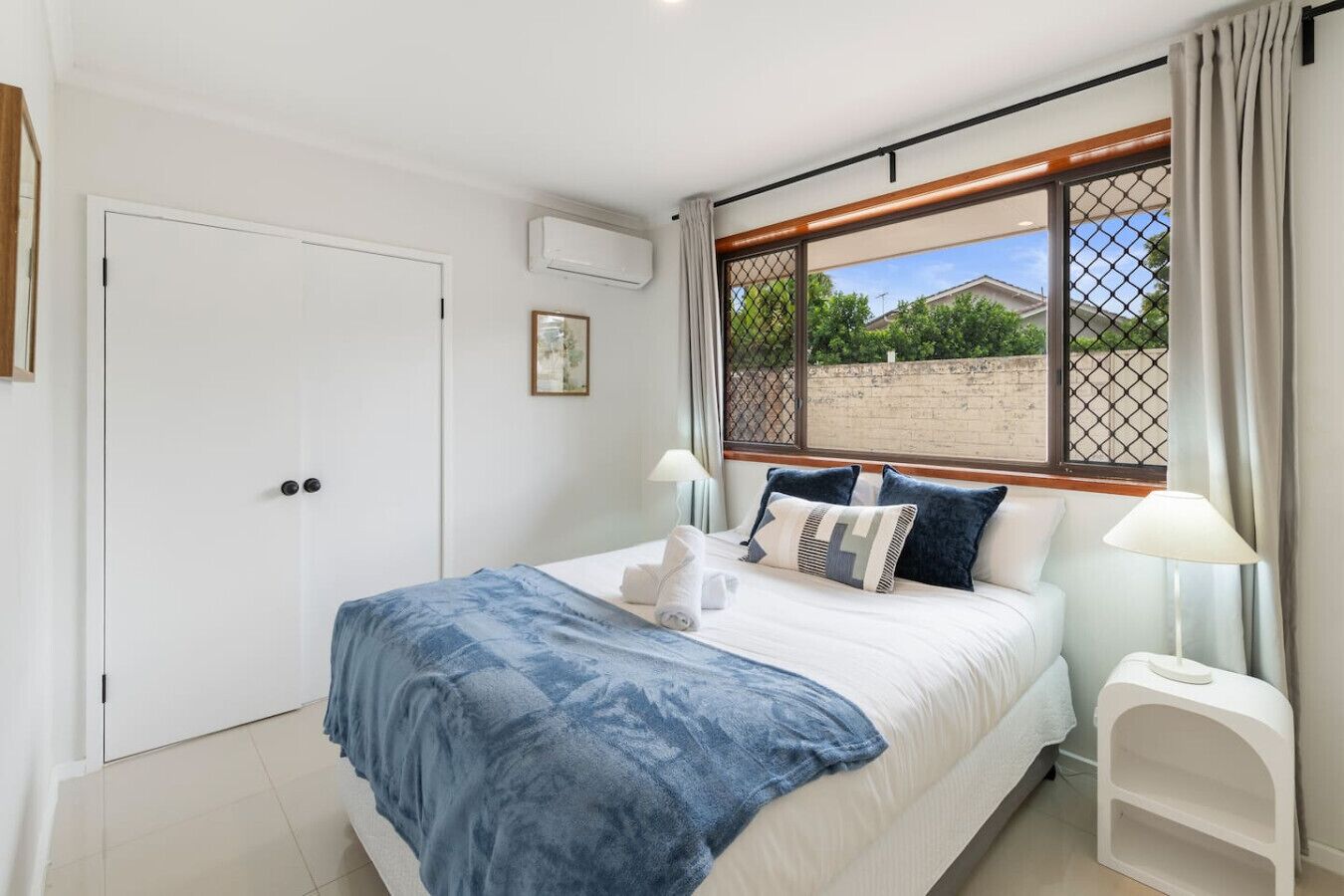 4 bedrooms, desk, iron/ironing board, travel cot