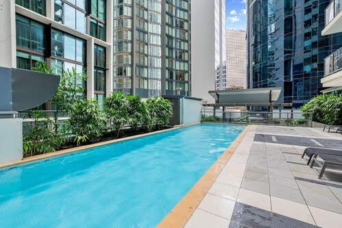 Best Value 2Beds Apt @CBD with Pool/Gym/Carpark