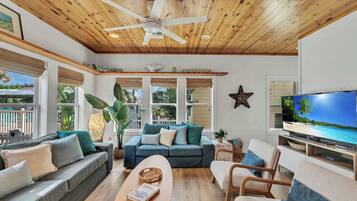 Televisión, reproductor de DVD, oficina