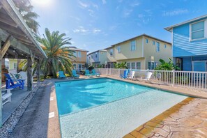Pool - Shared Pool * 4BR * w/ golf cart * In town & beach (Port Aransas)