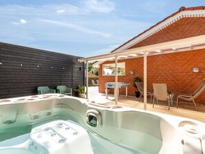 Bañera de hidromasaje al aire libre