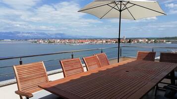 Căn hộ (Six Bedroom Apartment with Terrace an) | Hiên