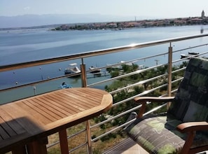 Apartment (One Bedroom Apartment with Balcony an) | Balcony - Guest House Burela (Nin)