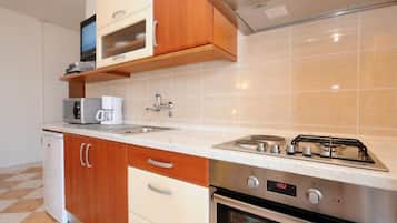 Apartment (One Bedroom Apartment with Balcony an) | Private kitchen | Fridge