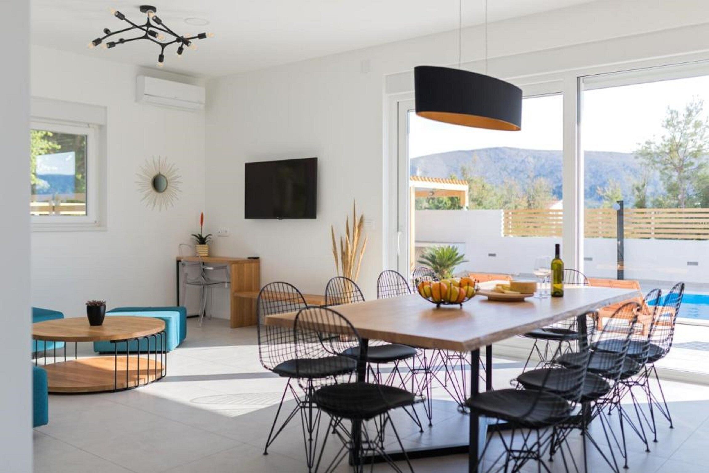 Villa (Four Bedroom Villa with Pool (Villa 1) | Dining room