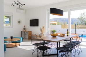 Villa (Four Bedroom Villa with Pool (Villa 1) | Dining room - Luxury Villas Bellavista (Pag)
