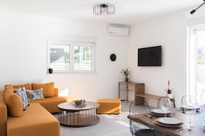 Villa (Four Bedroom Villa with Pool (Villa 2) | Living room