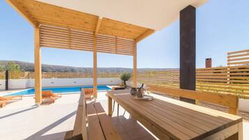 Villa (Four Bedroom Villa with Pool (Villa 2) | Terrace/patio