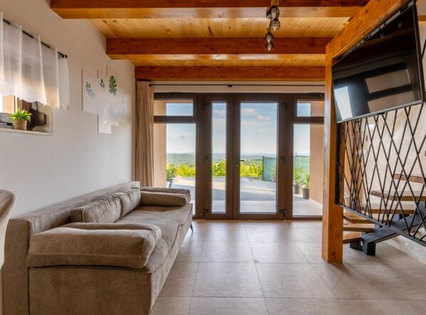 Villa (Four Bedroom Villa with Pool, Hot-Tub) | Living room | 32-inch flat-screen TV with digital channels, ping pong - Villa Breg (Kalnik)