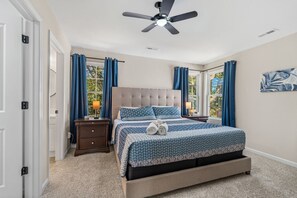 3 bedrooms, desk, iron/ironing board, free WiFi