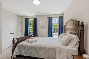 3 habitaciones, escritorio, tabla de planchar con plancha y wifi gratis